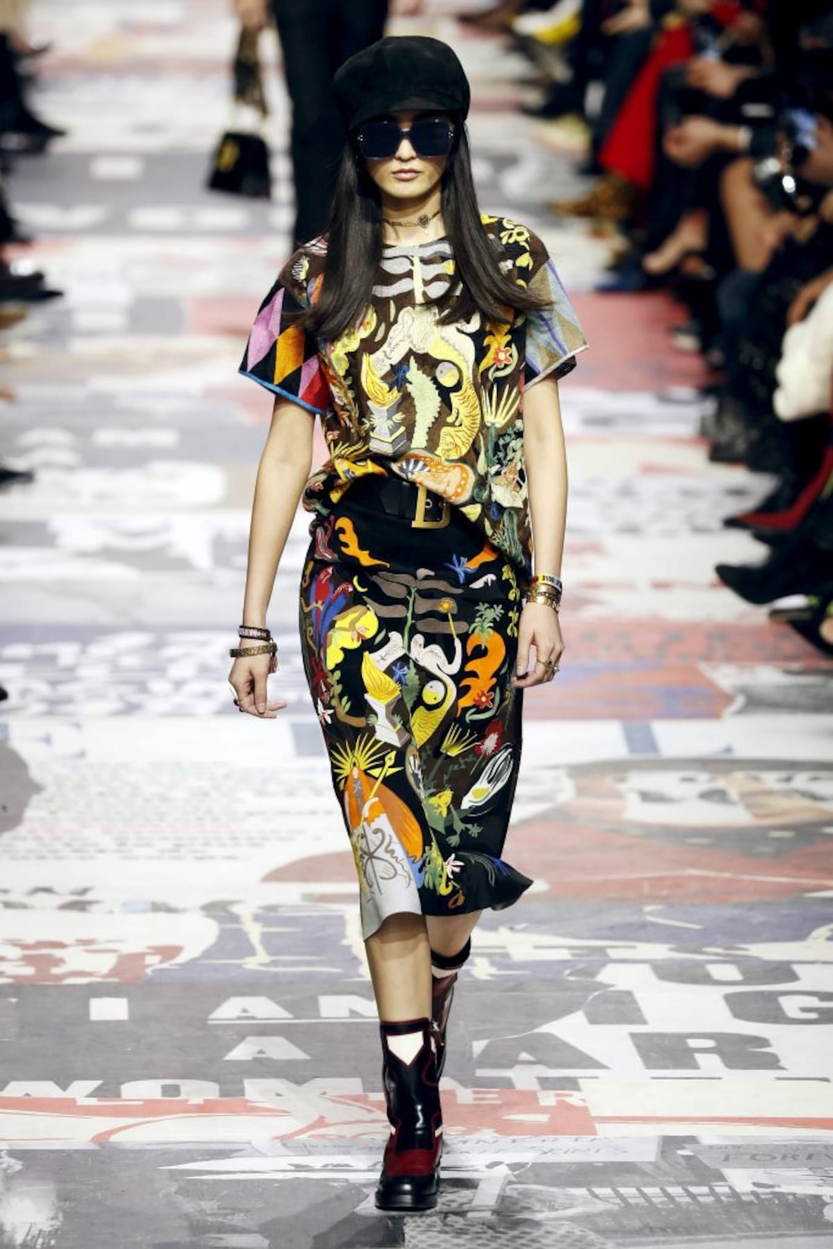 El desfile feminista de Dior en París