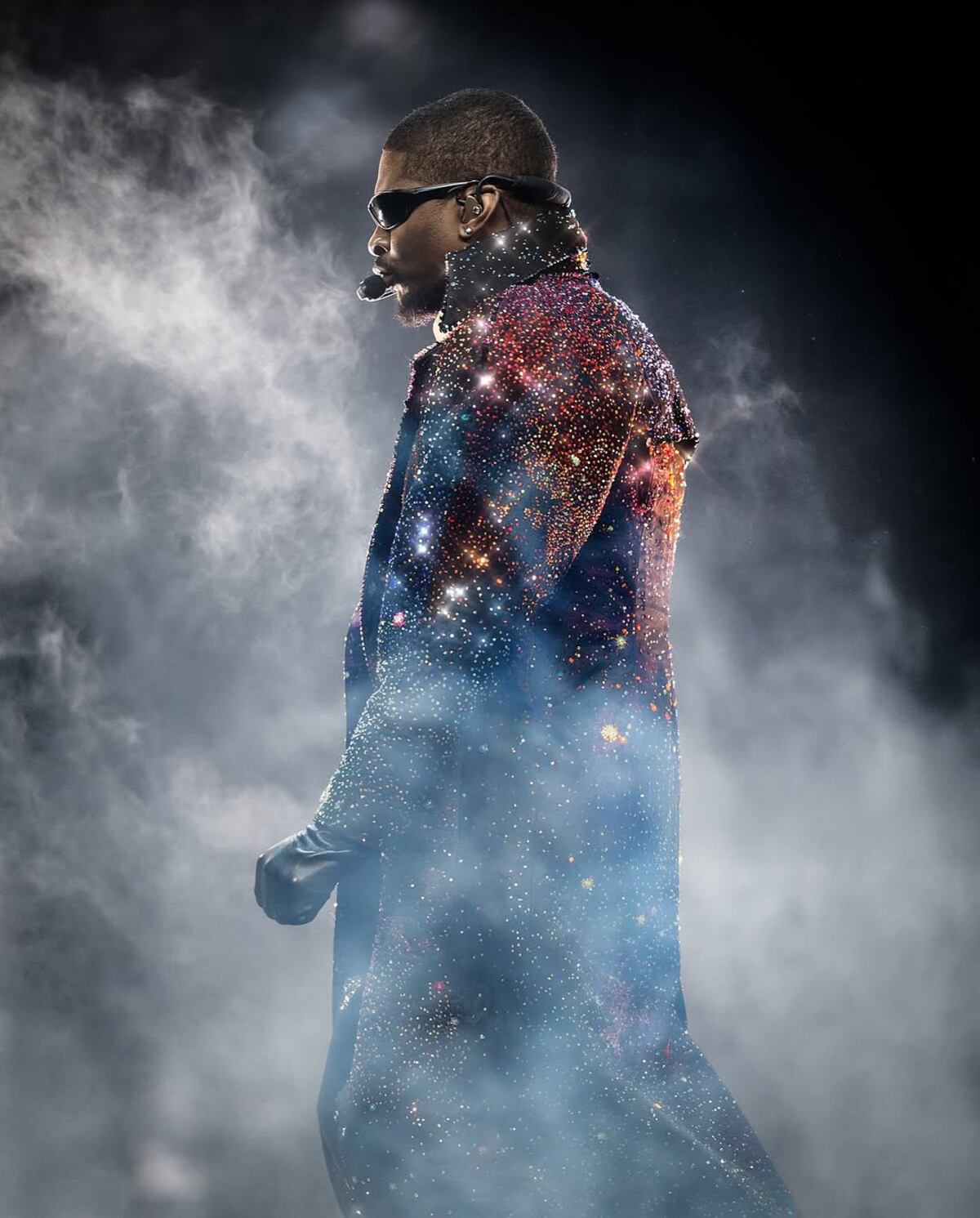 El abrigo de Usher, con 500 horas de bordado a mano y 5 mil cristales de Swarovski, para un concierto en Londres