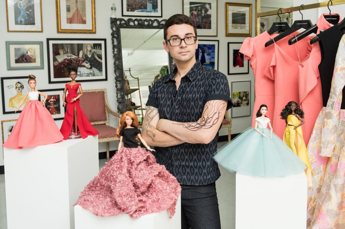 Christian Siriano viste a Barbie con sus diseños de alfombra roja