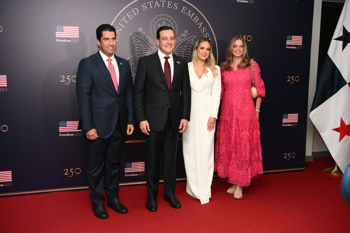 El look de Mayer Mizrachi, Mireya Moscoso y demás invitados a la alfombra roja de la recepción por los 250 años de la independencia de Estados Unidos