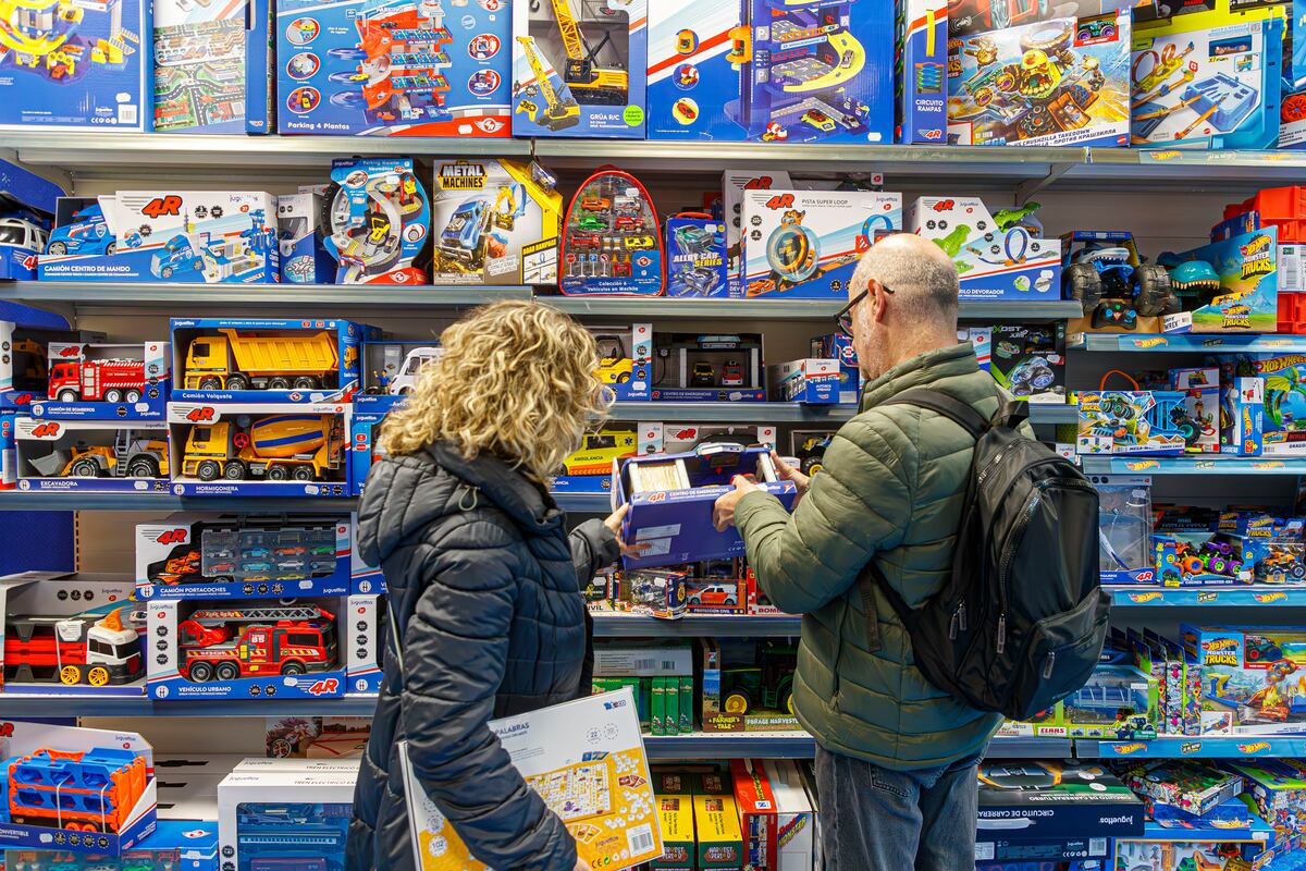 ‘Youtubers’ infantiles fomentan estereotipos de género y consumo acumulativo de juguetes