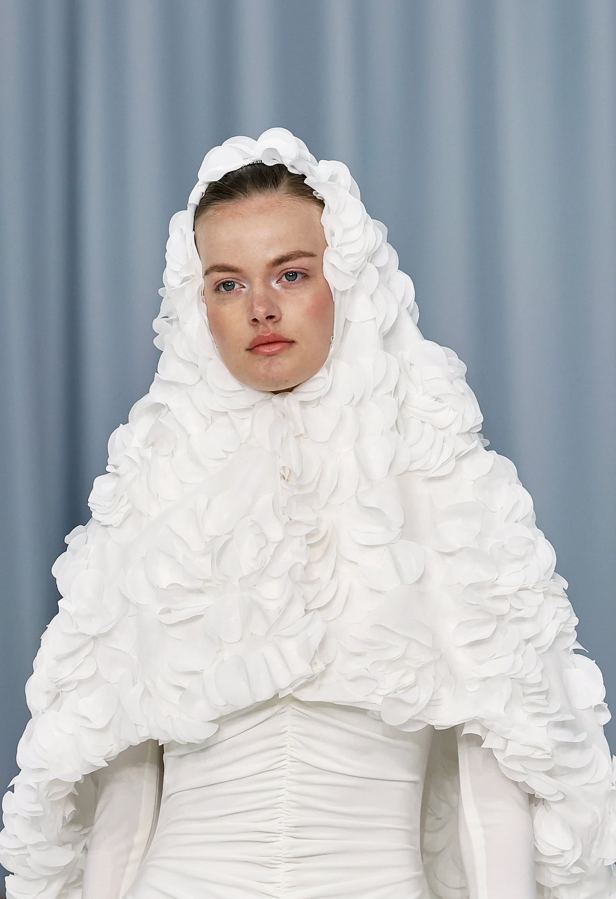 Moda nupcial 2027: Yolancris e Isabel Sanchís reivindican el vestido de novia artesano en Bridal Barcelona