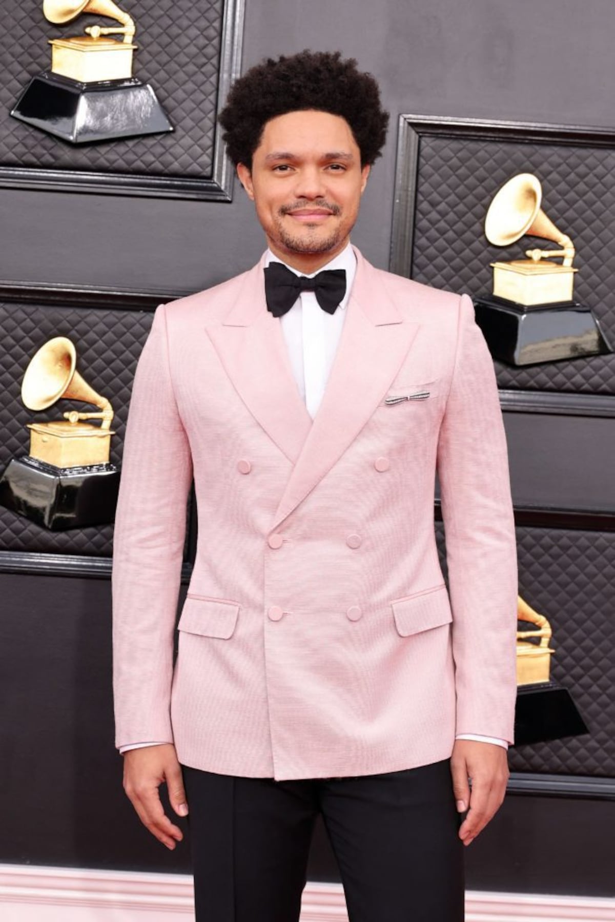 Los 8 momentos más ‘pink’ de la alfombra roja de los Grammy 2022