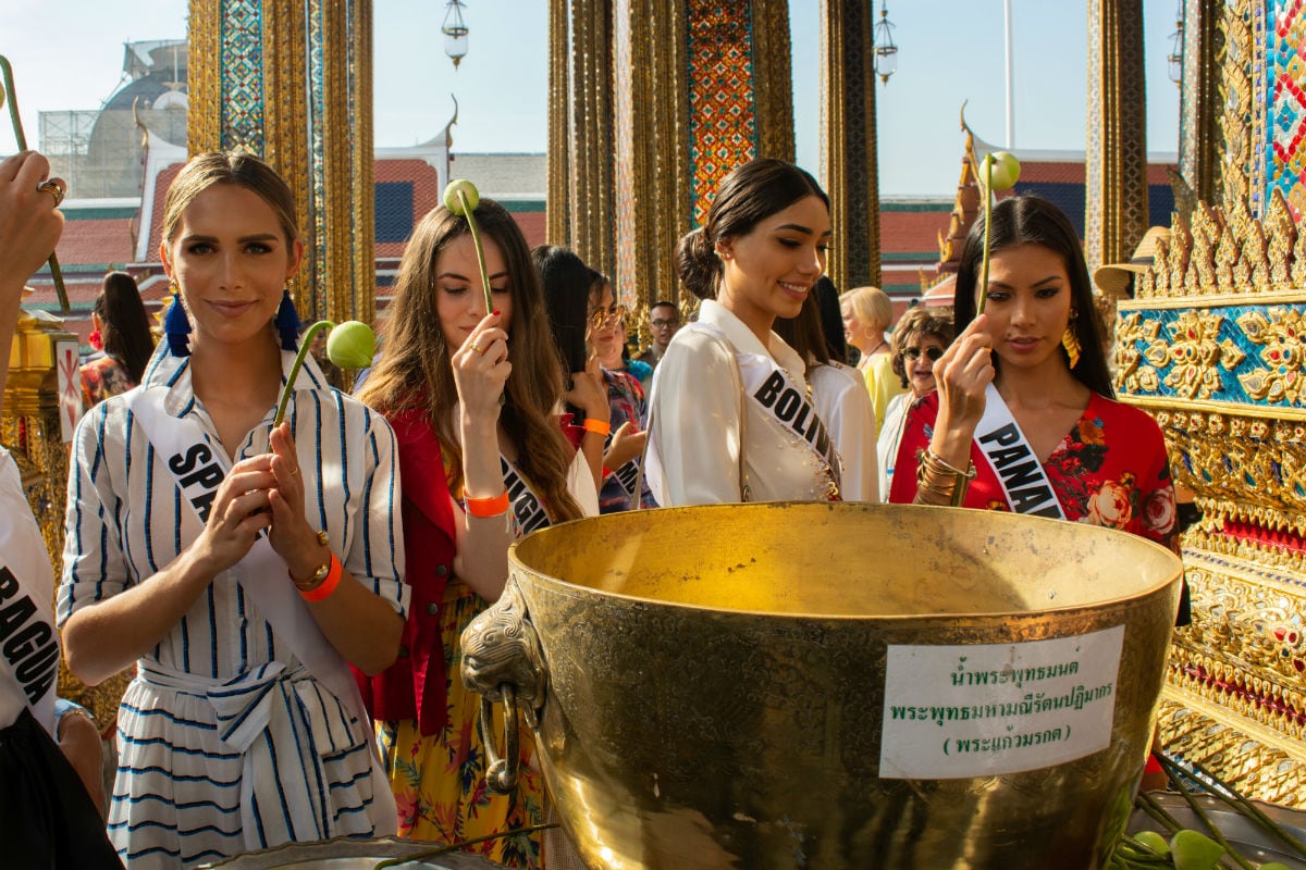 Rosa Montezuma y su visita al Gran Palacio de Bangkok