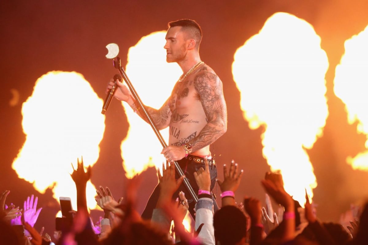 10 fotos de Adam Levine (sin camisa) en el medio tiempo del Super Bowl