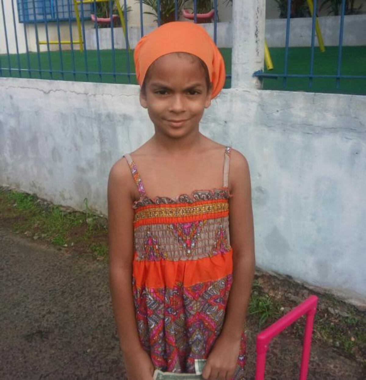 Más niños y jóvenes se visten para celebrar la etnia negra