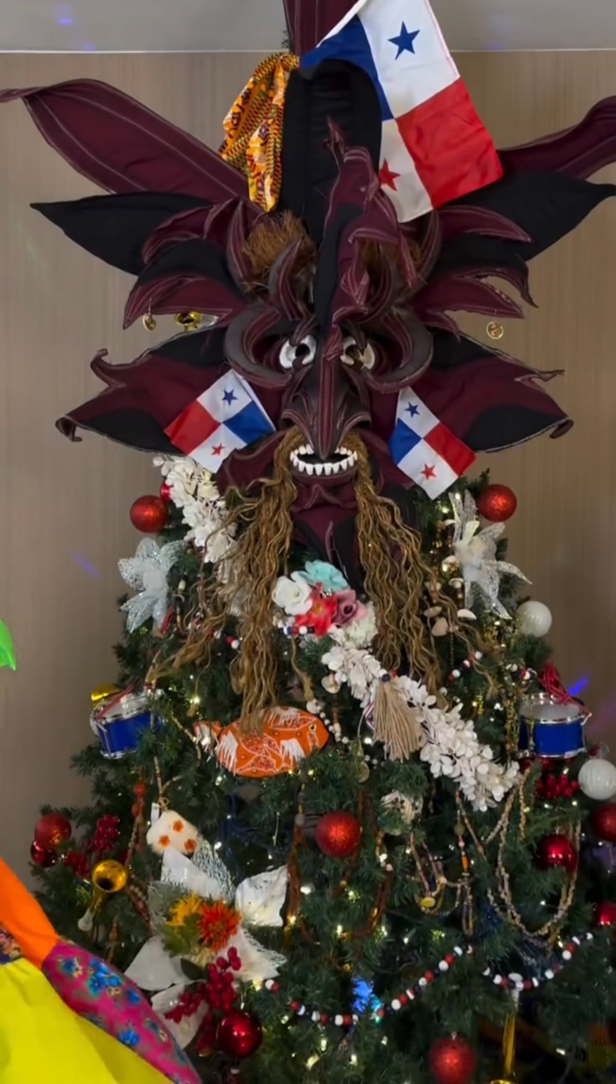 La chef Delyanne Arjona presenta su ‘arbolito patriótico’ inspirado en la cultura colonense