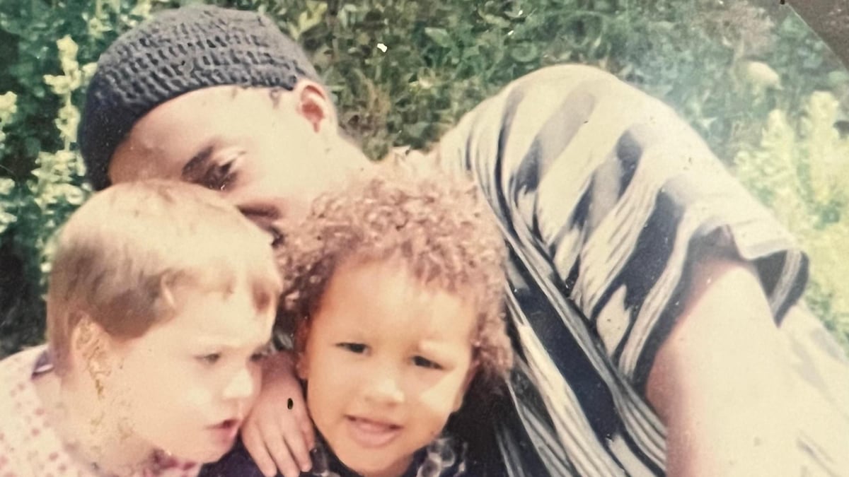 “Soy una mujer blanca nacida en una familia mestiza tras un error en un tratamiento de fecundación in vitro”