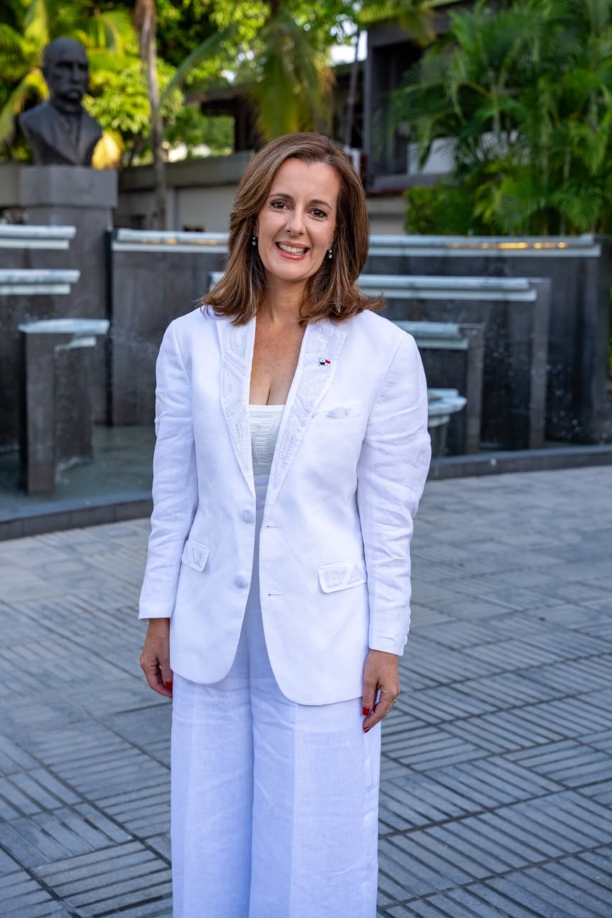 La diputada Janine Prado apuesta por un diseño con mola de Jochebec Design para la instalación de la Asamblea Nacional