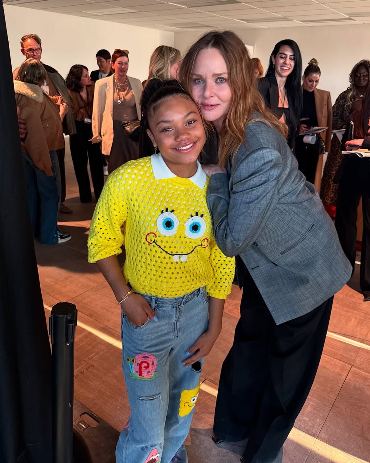 Jazzy, la mini reportera panameña, en cobertura de la Semana de la moda de París