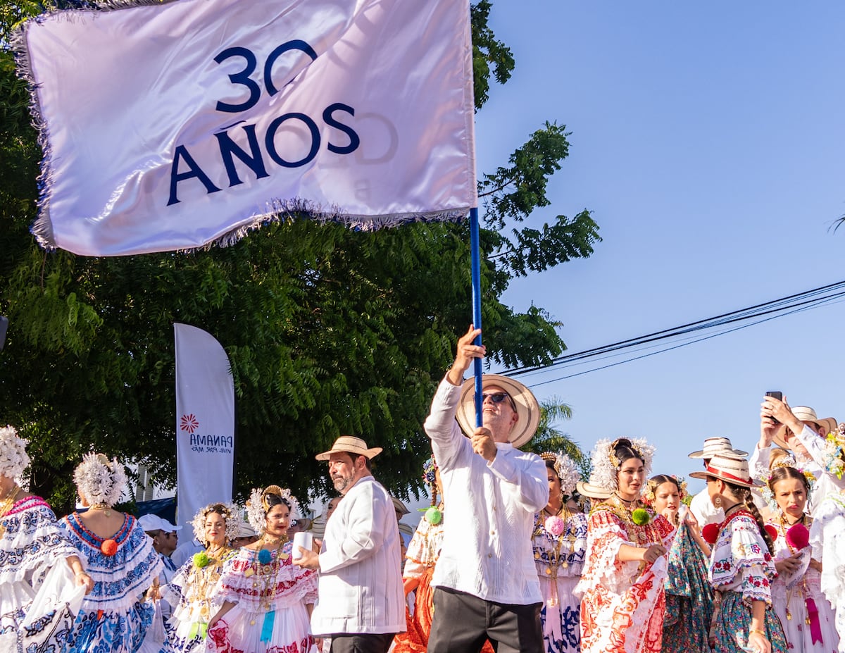 Global Bank celebra con orgullo y alegría una década participando en las Mil Polleras