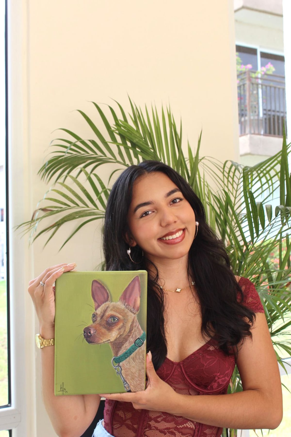 Una estudiante de la Universidad de Panamá pintó los blazers de las esposas de peloteros para el Clásico Mundial 2026