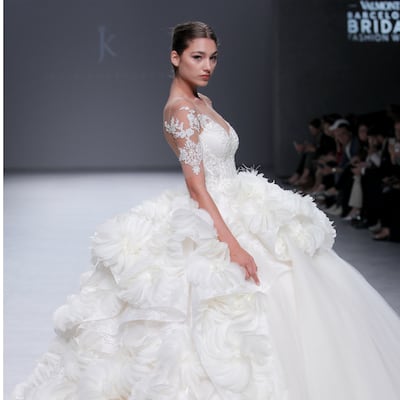 Ocho tendencias en trajes para la novia