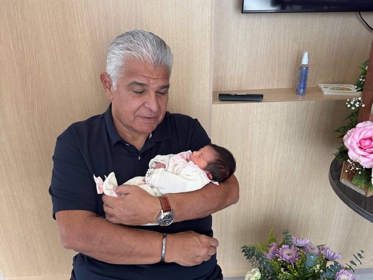 El presidente José Raúl Mulino y la primera dama celebran el nacimiento de su octava nieta, Emilia