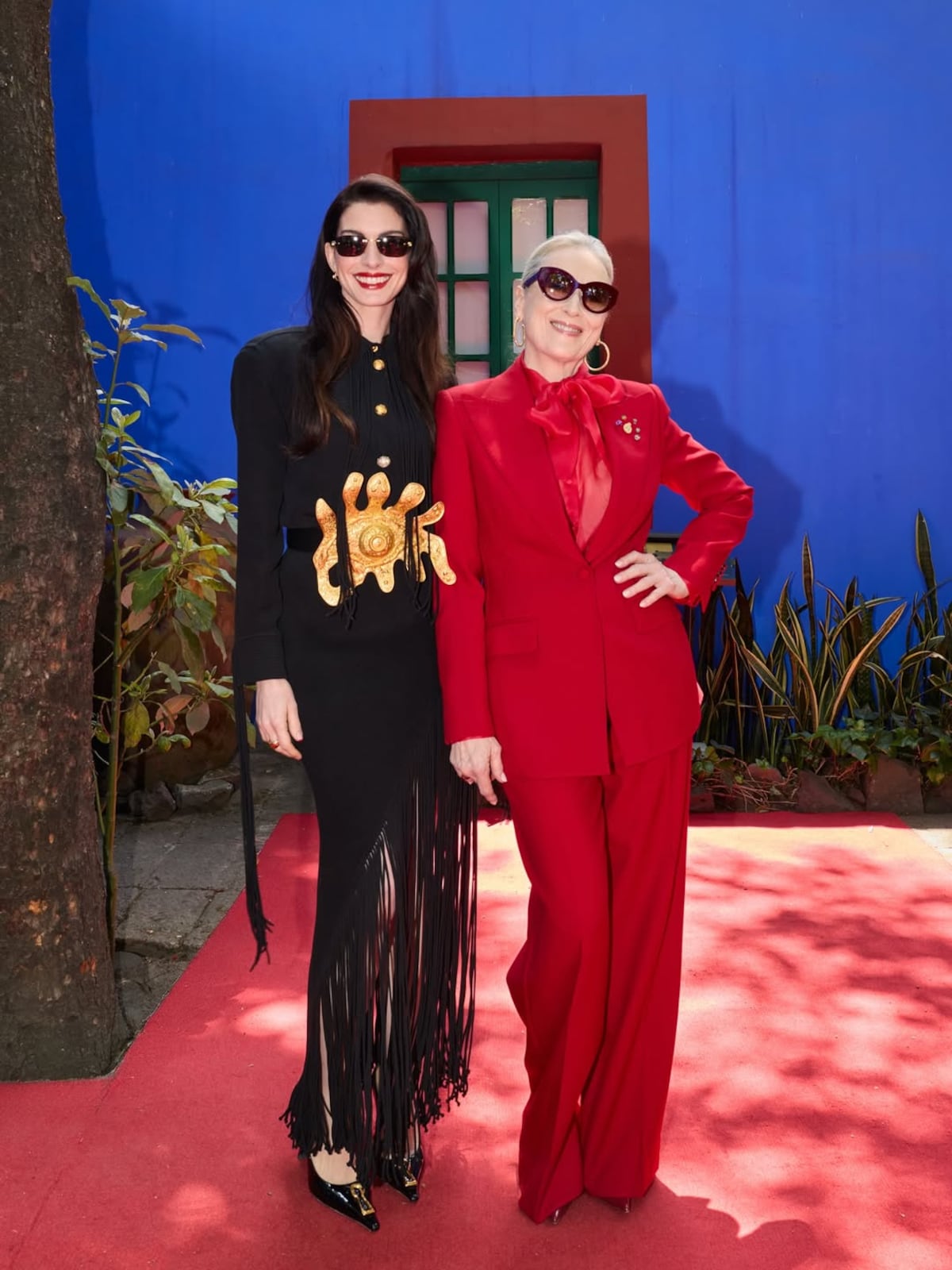 De Schiaparellli y Dolce & Gabbana: Los ‘looks’ de Anne Hathaway y Meryl Streep para iniciar su gira mundial por El Diablo Viste a la Moda 2