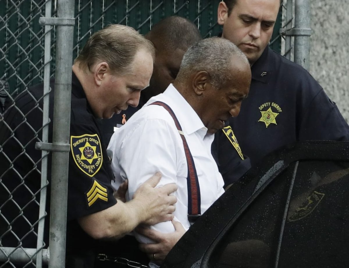 Bill Cosby es enviado a prisión por drogar y abusar sexualmente de una mujer