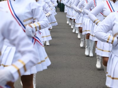 Ni faldas cortas ni escotes: así deben desfilar las bandas estudiantiles e independientes, según el Meduca