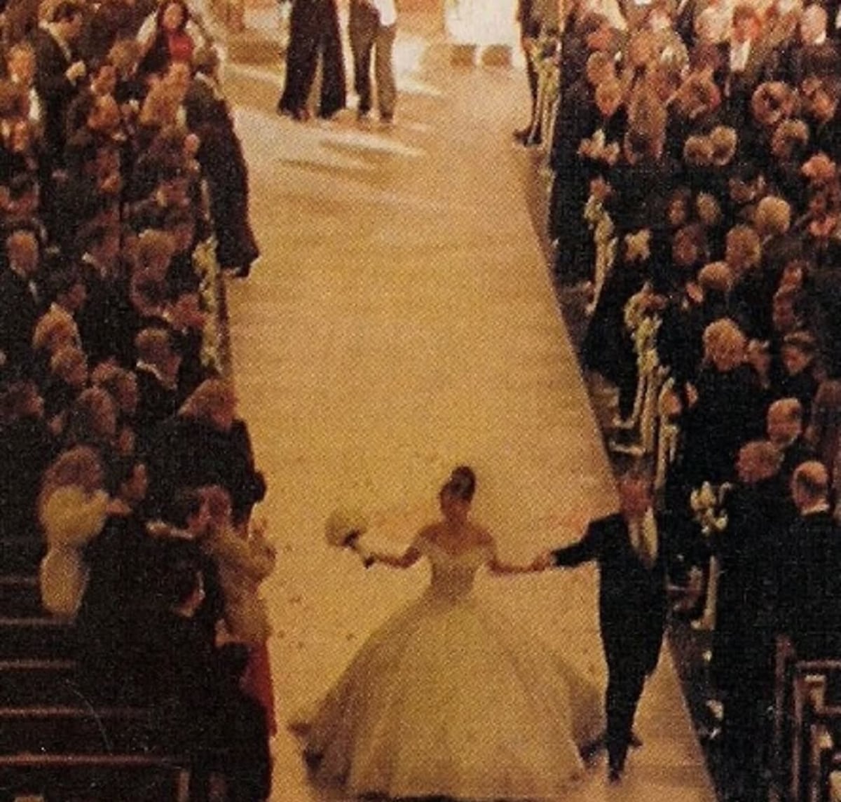 Thalía recuerda su boda con Tommy Mottola en su aniversario número 25