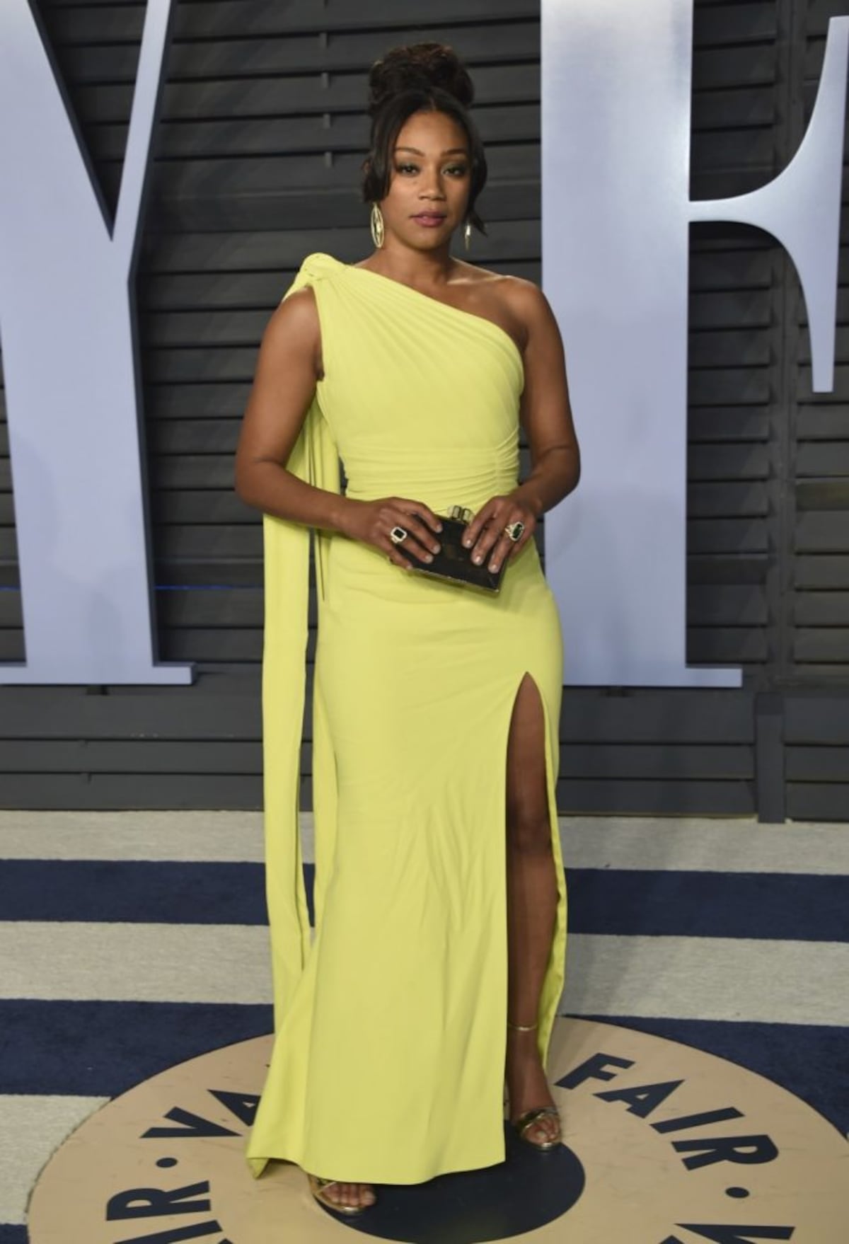 15 famosas de amarillo