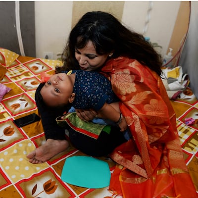Las mujeres en India luchan por romper el tabú de amamantar en público