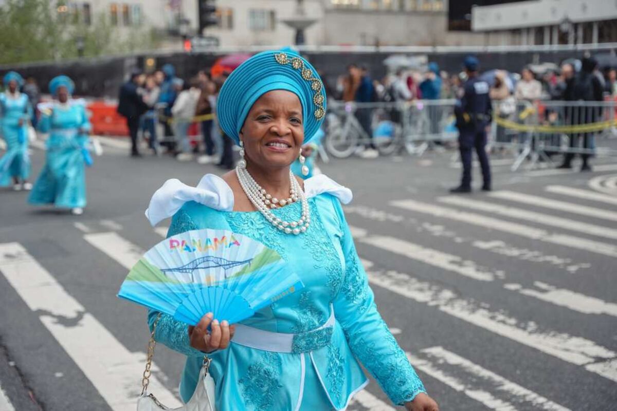 Bandas, conjuntos folclóricos y reinas: panameños desfilan en el Día de la Hispanidad en Nueva York