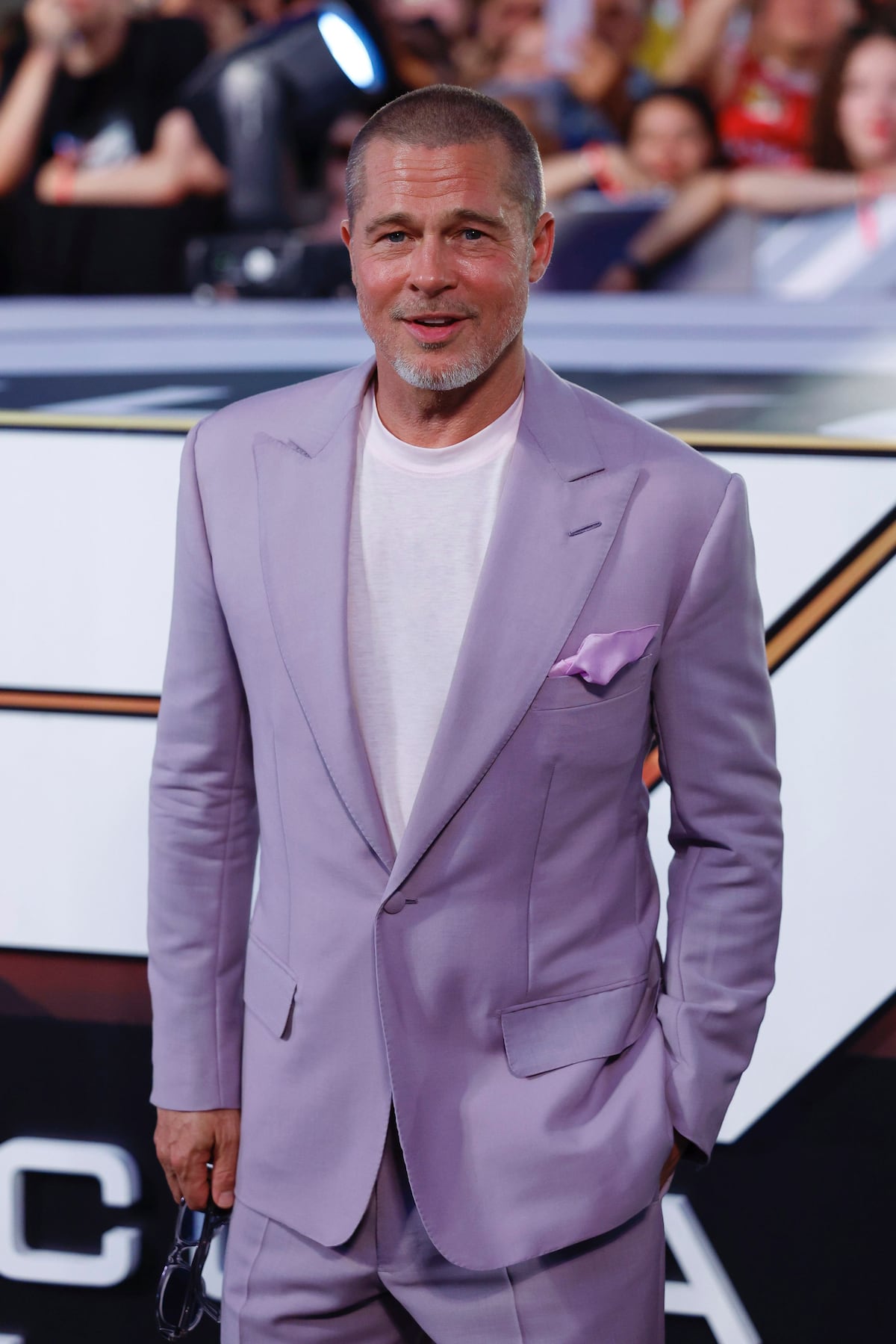 Rapado y vestido de lila, las fotos de Brad Pitt en México para presentar la película ‘F1′