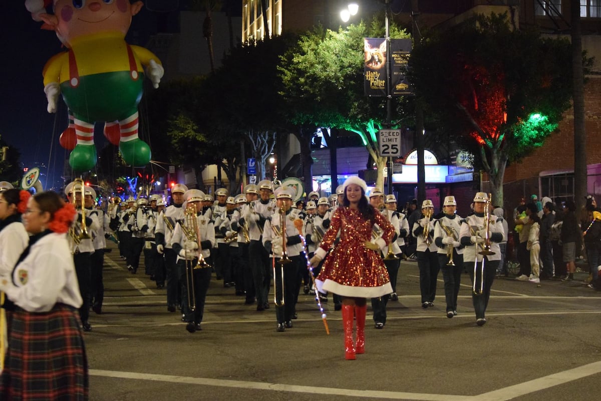Desde Panamá a Los Ángeles: 124 estudiantes del IPA participaron en un desfile navideño en Hollywood y en Disneyland