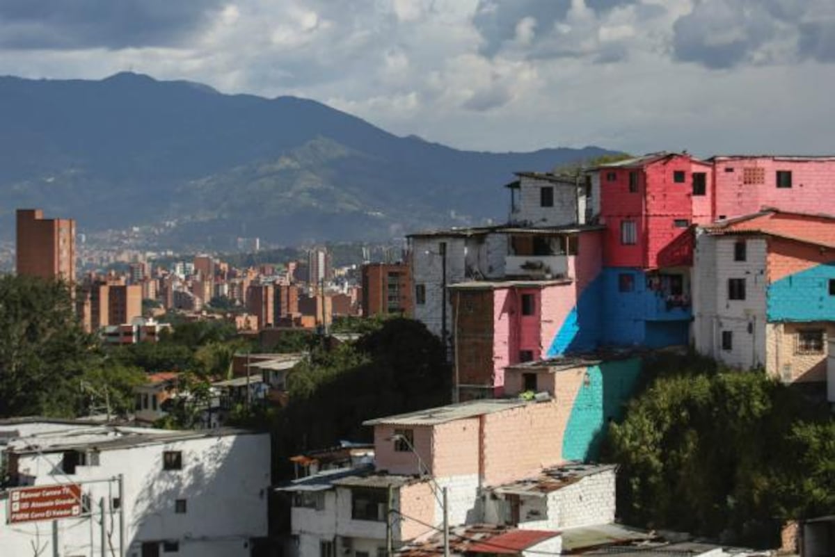 Un barrio en colores La renovación de El Pesebre, Medellín