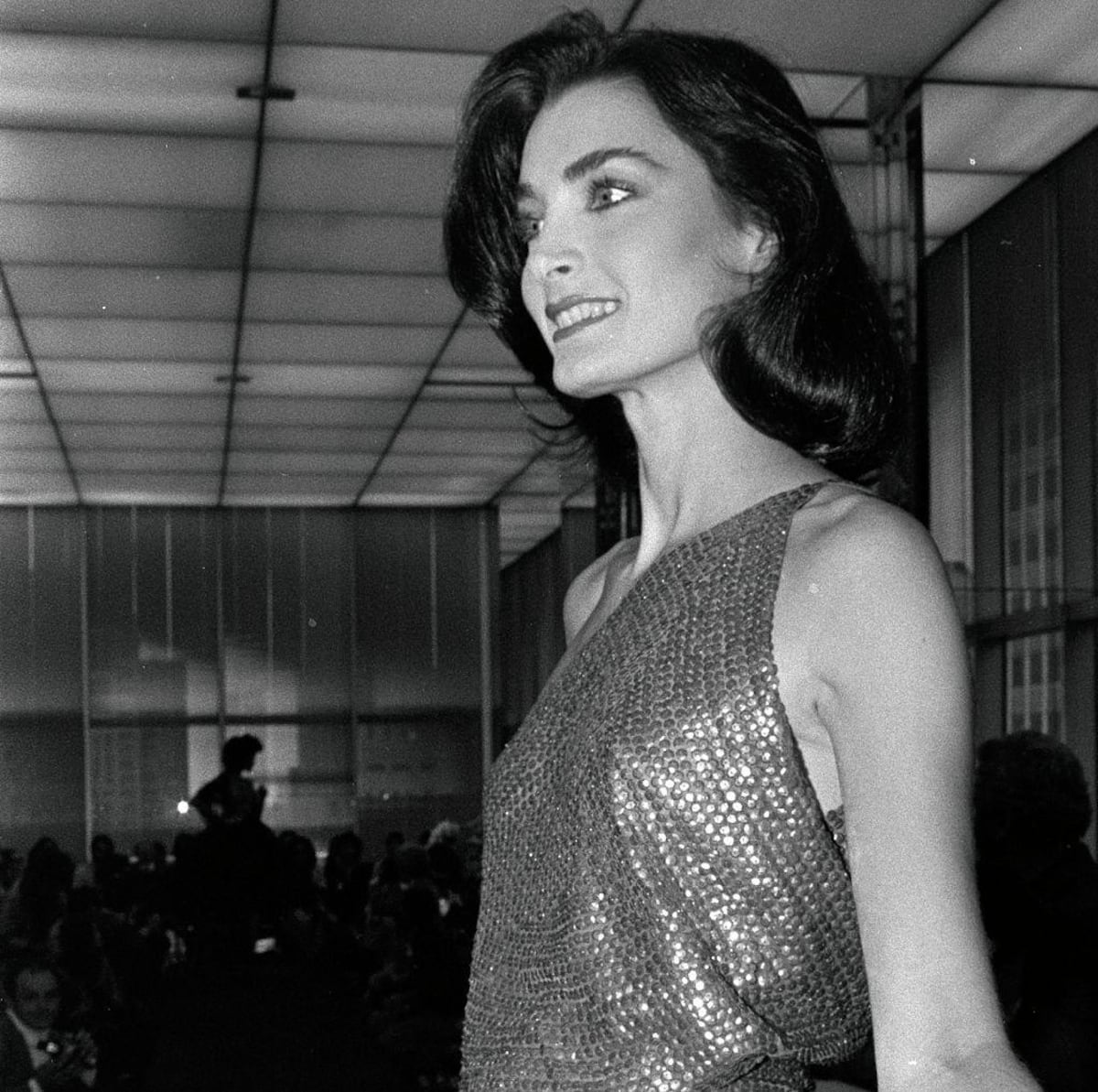 Paulina Porizkova, la supermodelo que de niña fue el rostro de una causa política y ahora sorprende apareciendo sin filtro