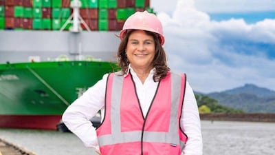 “¡Jefa, jefa, jefa!“: quién es Ilya Espino de Marotta, la ingeniera de casco rosa que al frente del Canal de Panamá supervisa parte del comercio mundial