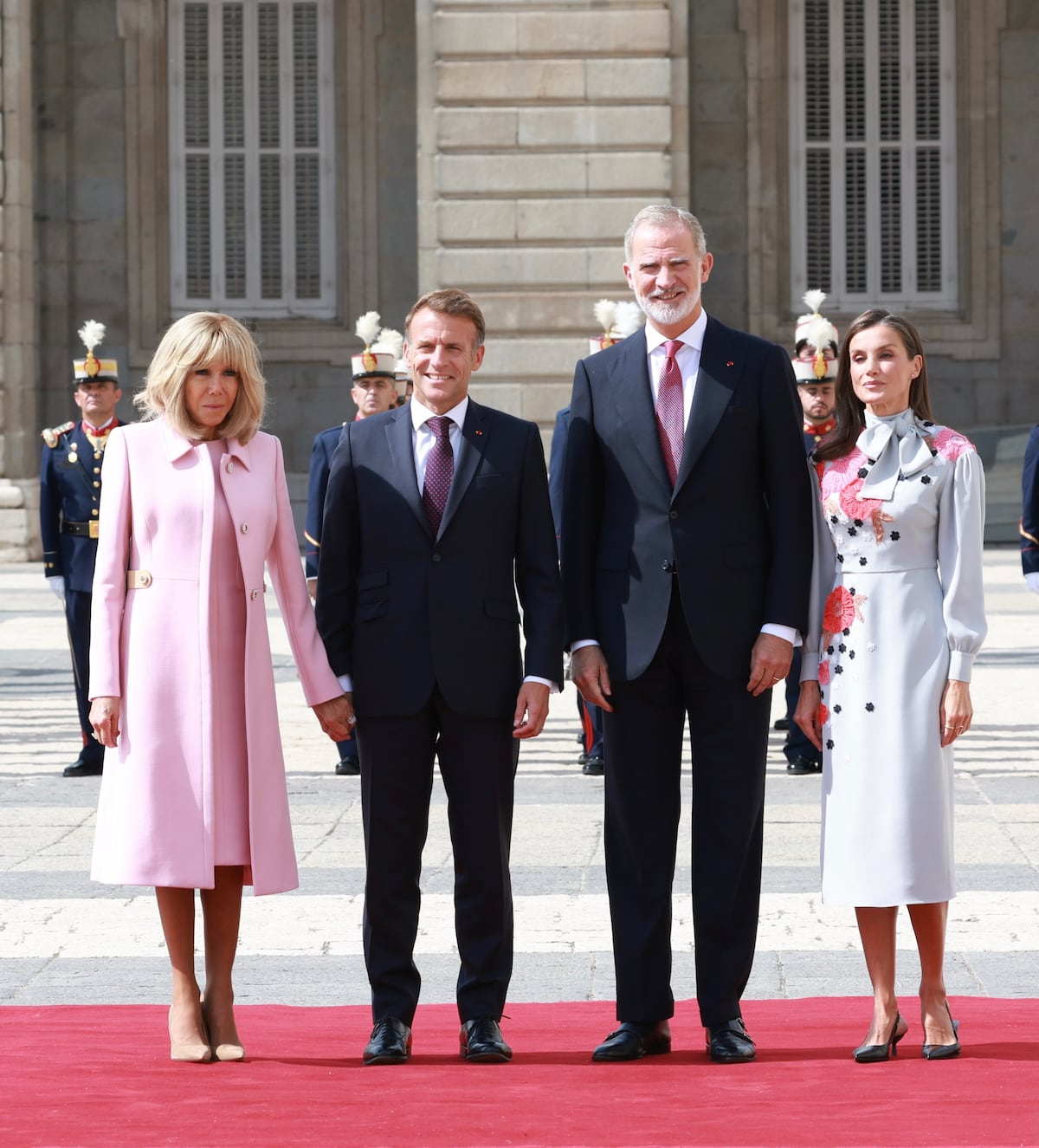 Los ‘looks’ de la reina Letizia y la primera dama Brigitte Macron en su encuentro en Madrid