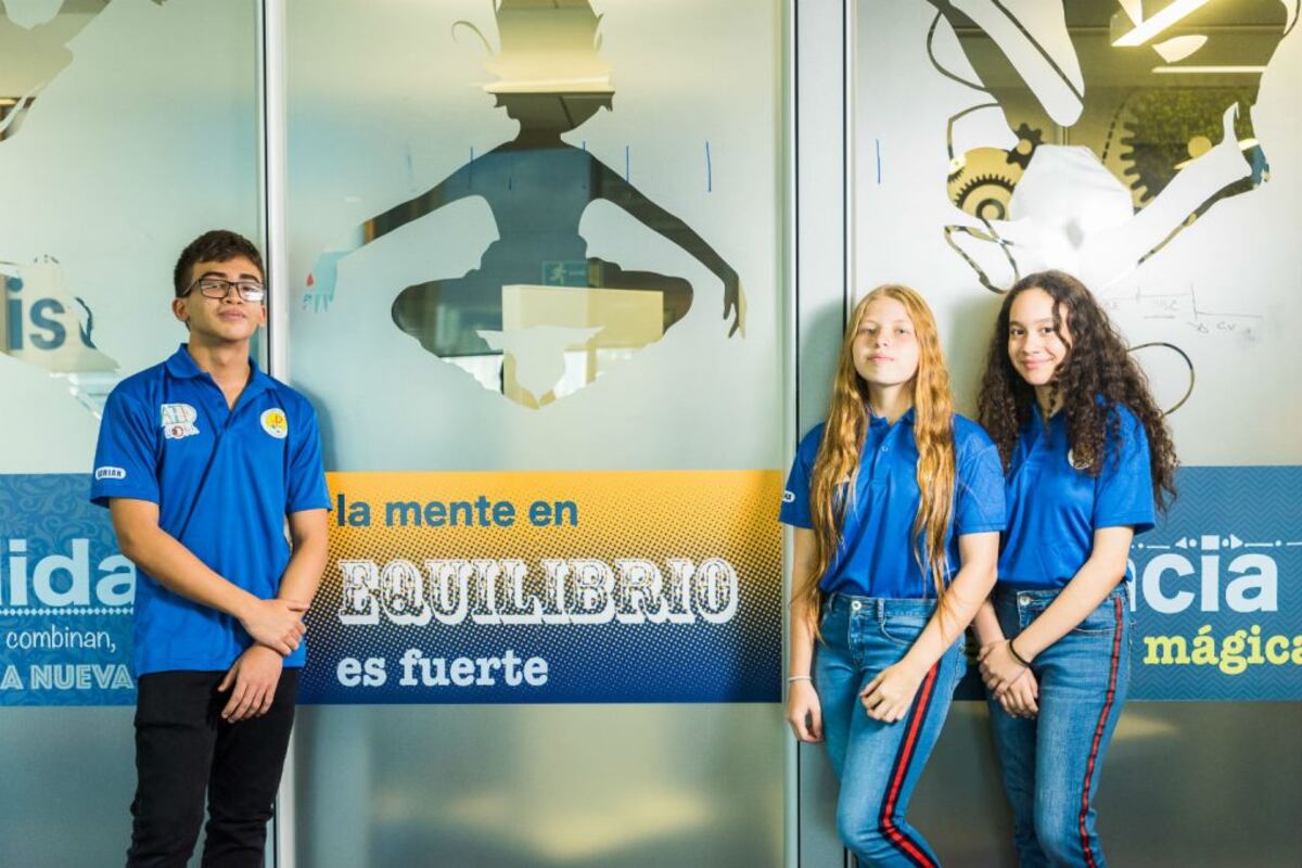 Baldosas que generan electricidad, emprendimiento sostenible y juvenil en Panamá