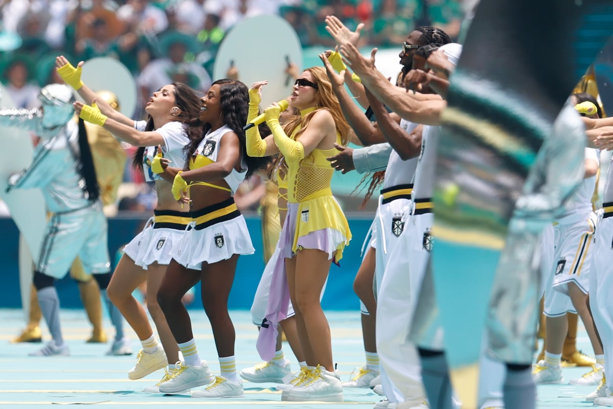 Shakira inaugura el Mundial 2026 con un atuendo amarillo y zapatillas de mil 600 dólares de R13