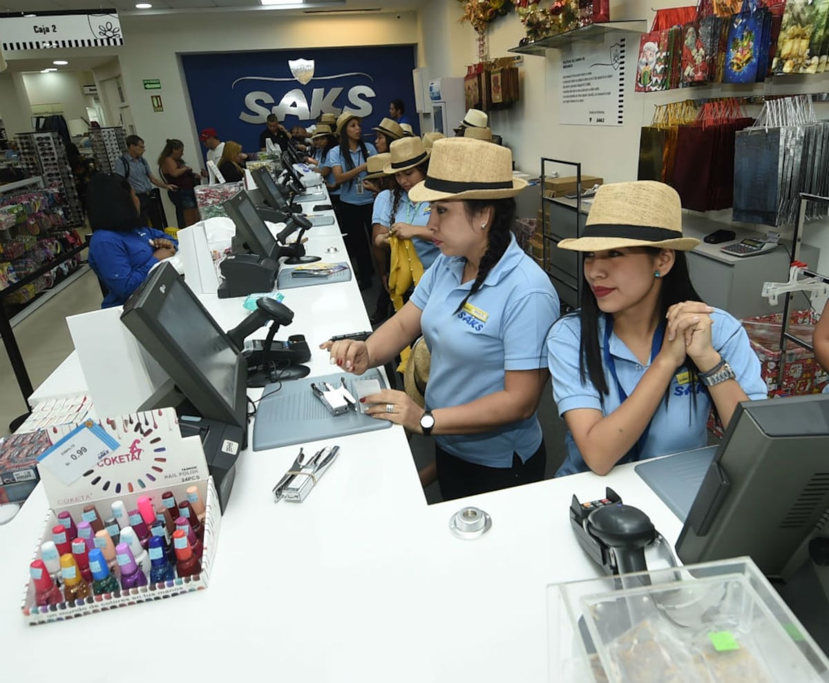 Nueva tienda Saks abre en Vía España (y te decimos cuándo es mejor ir a comprar)