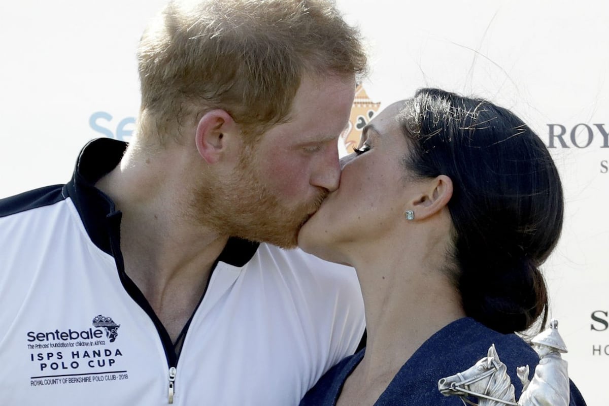 El tierno beso en público de Harry y Meghan