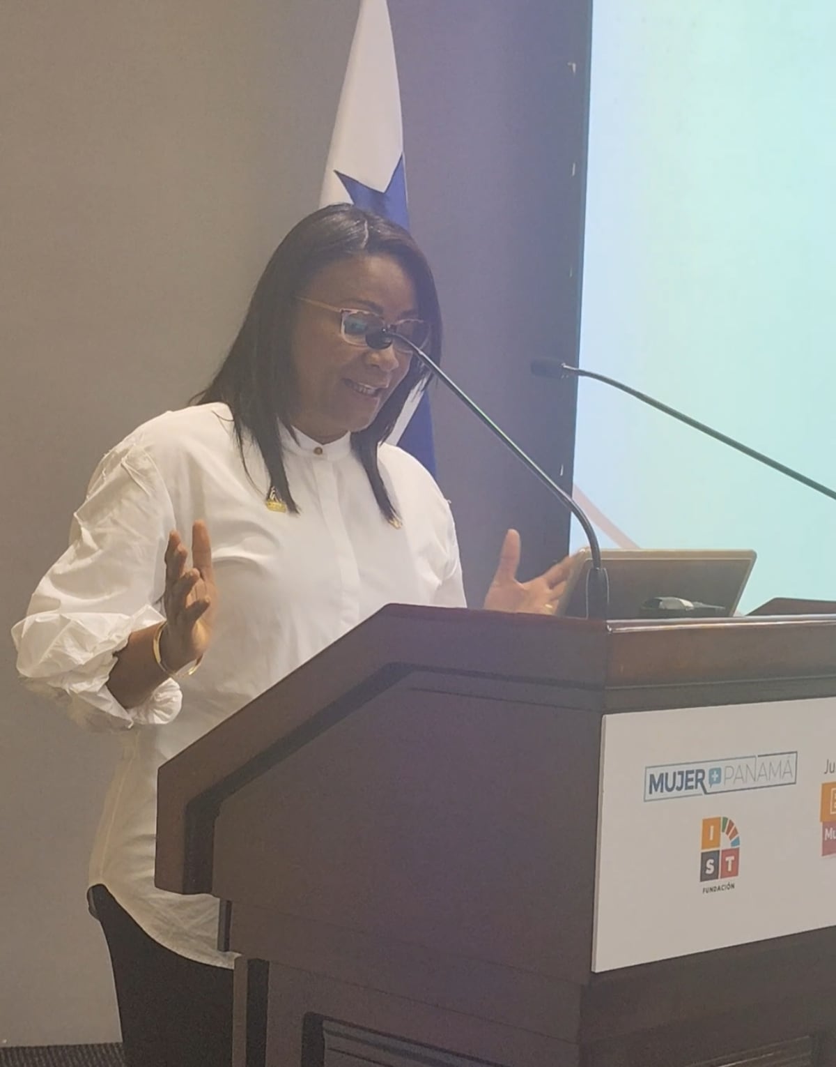 Ministra de la Mujer, Niurka Palacios, exhorta a las mujeres a apoyarse