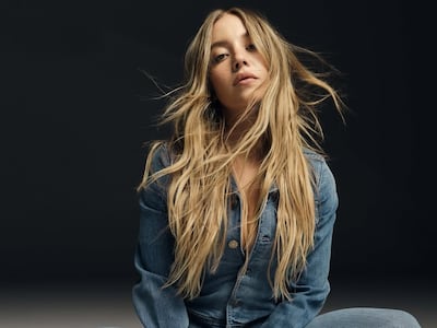 Campañas con Sydney Sweeney y Gavin Casalegno generan polémica por alusión a los genes