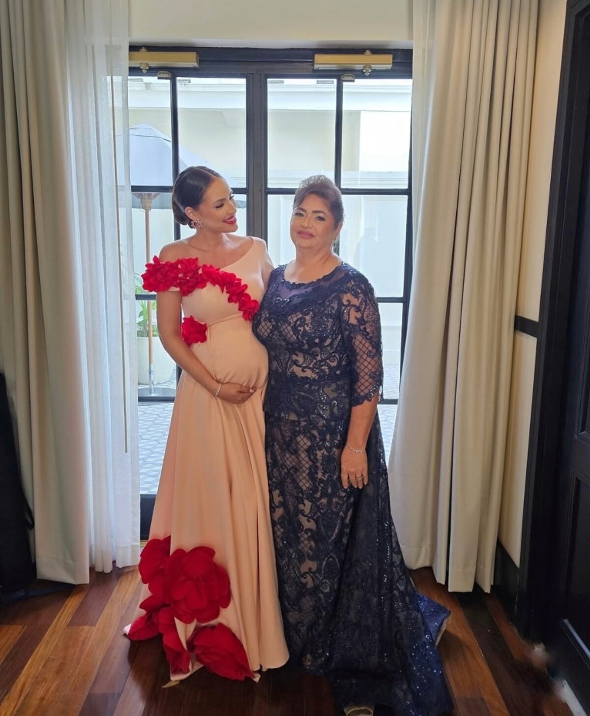 El vestido de diseño local y flores 3D de Sheldry Sáez para la boda de su hermana Dayana