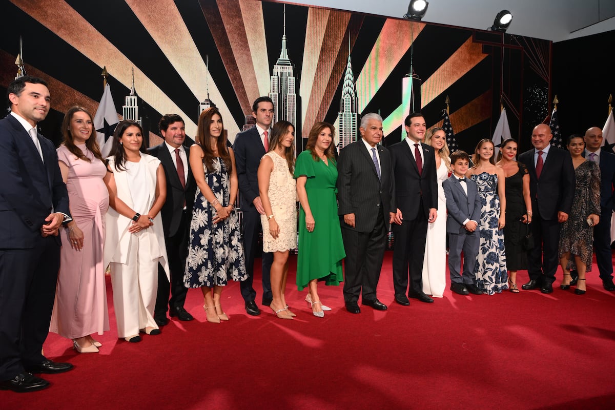 El look de Mayer Mizrachi, Mireya Moscoso y demás invitados a la alfombra roja de la recepción por los 250 años de la independencia de Estados Unidos