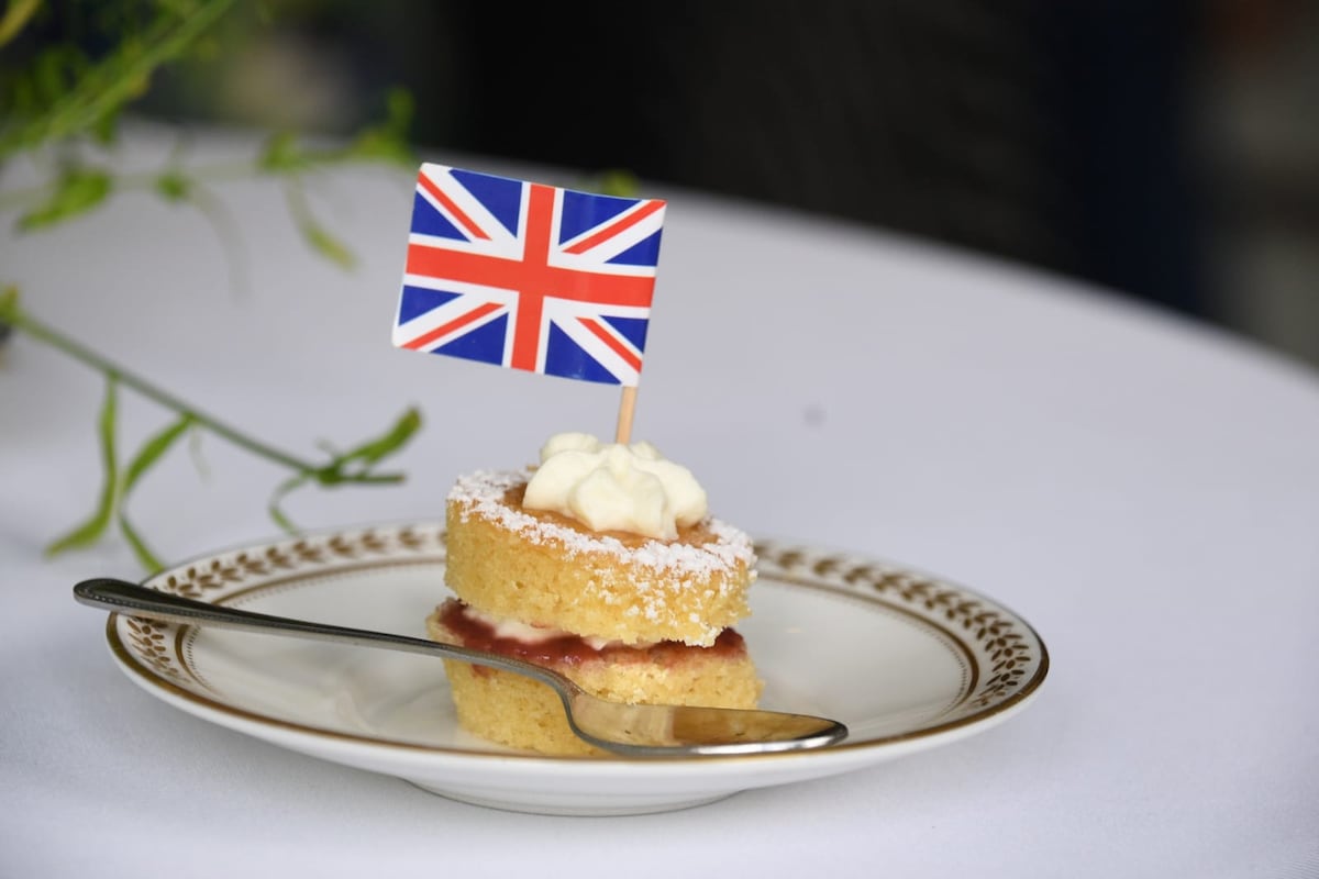Un brindis en honor a los reyes Carlos III y Camila