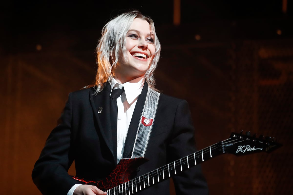 La cantante Phoebe Bridgers prohíbe los teléfonos móviles en su próxima gira