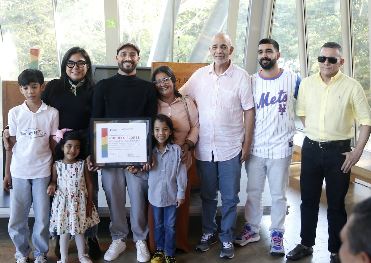 ‘Con la ciencia hay consciencia’: Rodolfo Flores es galardonado con el premio Pilares del Biomuseo 