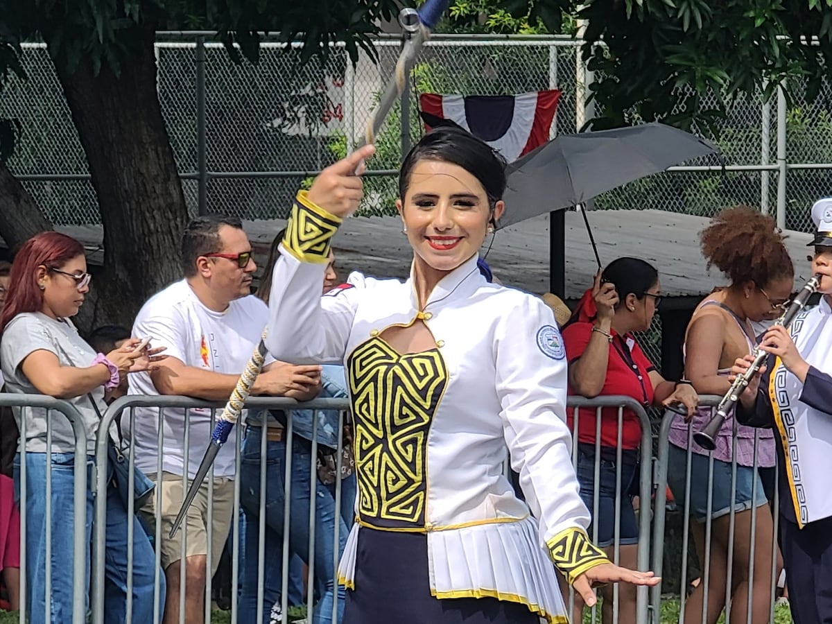 Tambor mayor, con estilo y patriotismo (parte 3)