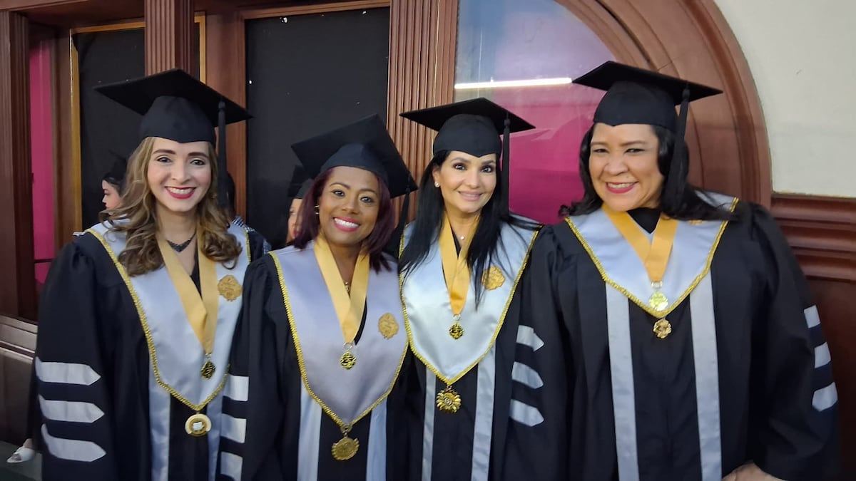 Panamá gradúa a las primeras doctoras en Comunicación Social de Centroamérica