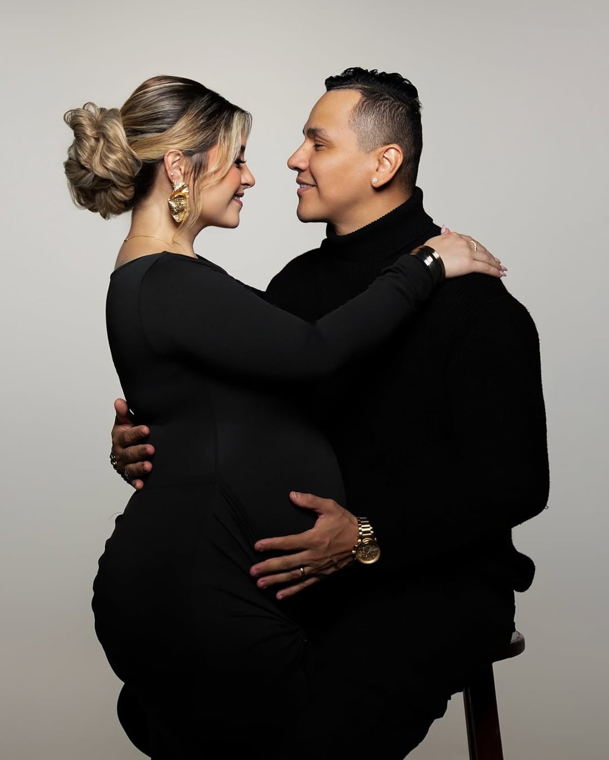 El cantante Flex y su esposa Angélica esperan su primer bebé