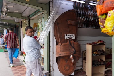 Cómo India defendió sus sandalias tradicionales y llevó a Prada a la mesa de negociación