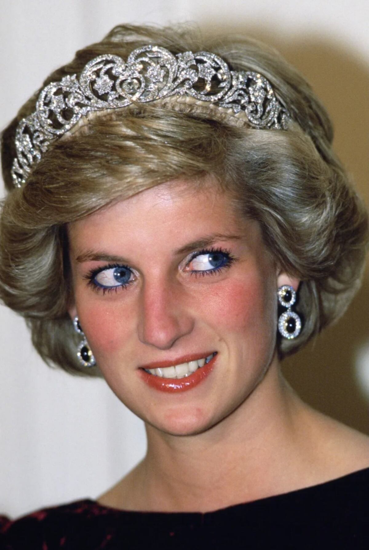 La tiara con la que se casó la princesa Diana, y que será heredada por su nieta Charlotte, en exhibición