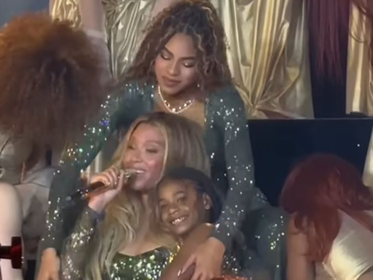 Rumi, la hija menor de Beyoncé, debuta en el escenario junto a su madre