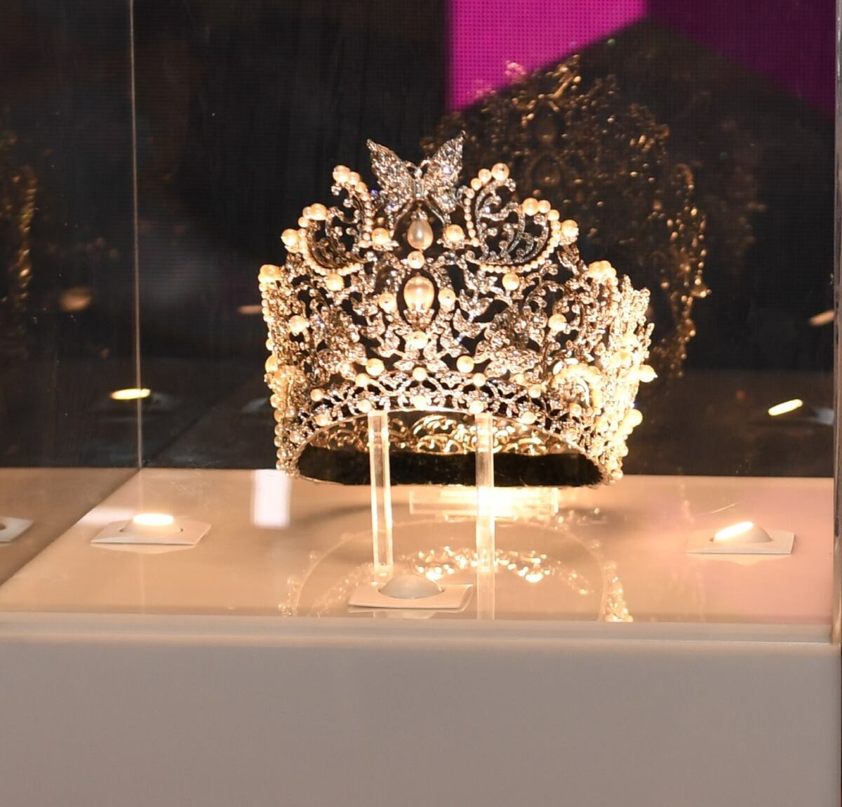 Una corona con mariposas y 185 perlas usará la nueva Miss Universo Panamá