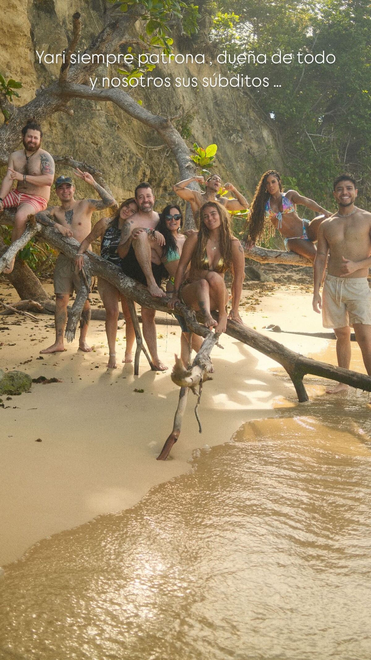 Con un nuevo cambio de ‘look’, Karol G comparte fotos de sus vacaciones en Jamaica 